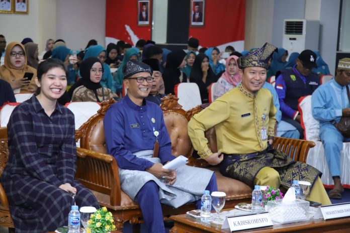 Dalam rangka mewujudkan masyarakat melek digital Pemerintah Kota Tanjungpinang melalui Dinas Komunikasi dan Informatika menggelar acara Obral-Obrol Literasi Digital bersama Masyarakat, di Aula Sultan Sulaiman Badrul Alamsyah, Kantor Wali Kota Tanjungpinang, Jum'at (13/10).