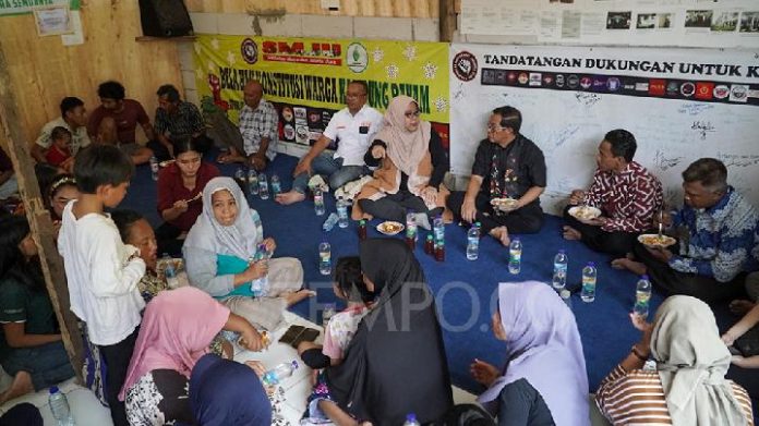Pramono Anung Bagi-bagi Duit saat Blusukan ke Rusun Tanah Tinggi Jakarta Pusat