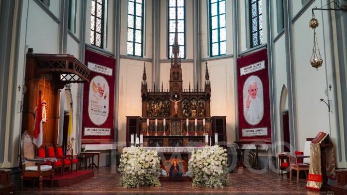 Umat yang Ikut Misa Agung Paus Fransiskus di GBK Wajib Punya Tiket Gelang