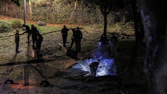 FOTO: Israel Gagal Halau Rudal dari Yaman