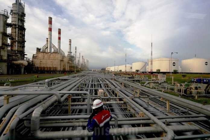 RI Mau Bangun Fasilitas Penyimpanan Minyak Dekat Singapura