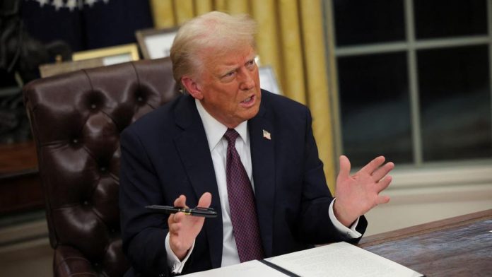 Donald Trump Teken Larangan Transgender di Militer AS