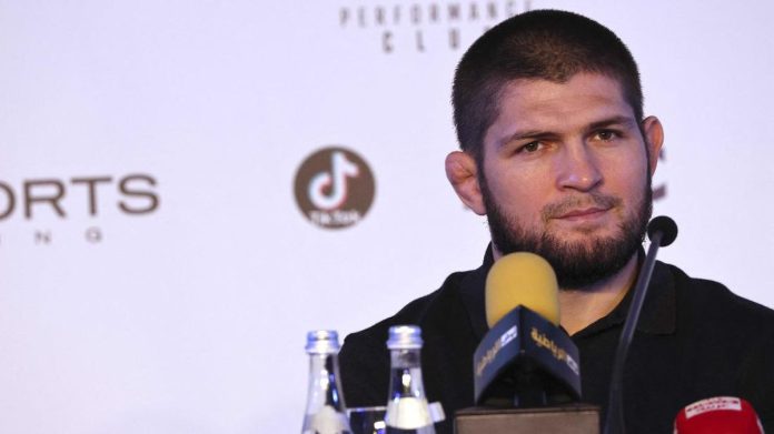 Khabib Diejek Eks Juara UFC Usai Diusir dari Pesawat