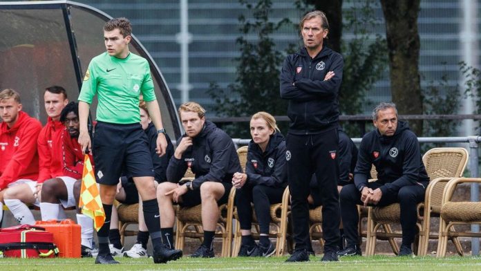 Pastoor Asisten Kluivert Analisis Laga Arab Saudi vs Timnas Indonesia