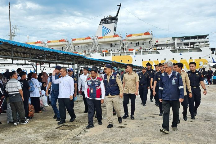 Pantau Mudik Lebaran, Wagub Nyanyang Sidak Pelabuhan Batu Ampar - Mimbarkepri.co