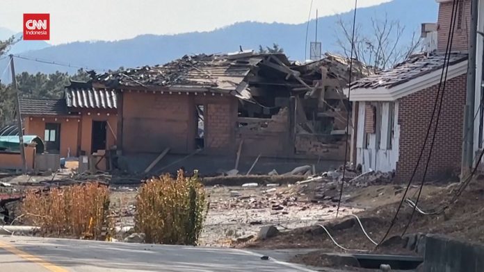 VIDEO: Jet Tempur Korsel KF-16 Salah Jatuhkan Bom, 15 Warga Terluka