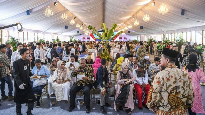 Istana Bagikan 5.000 Bingkisan ke Warga Hadir Open House Prabowo