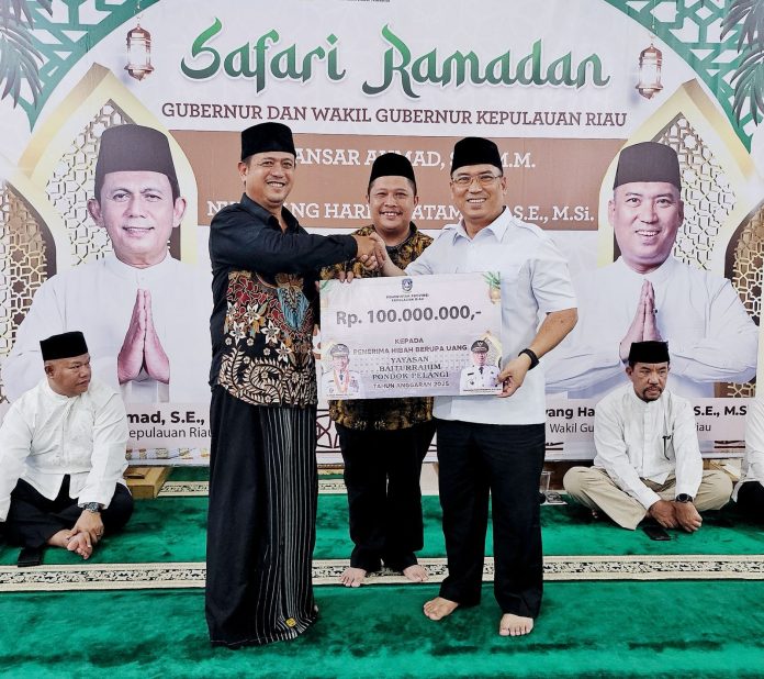 Wakil Gubernur Kepri Gelar Safari Ramadhan, Serahkan Bantuan Zakat - Mimbarkepri.co