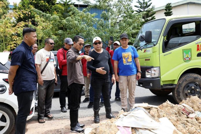 Gerak Cepat Tangani Sampah Liar dan Edukasi Warga di Semua Kecamatan - batamstraits.com