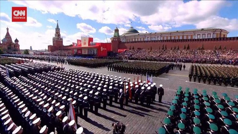 VIDEO: Parade Ribuan Tentara di Perayaan Hari Kemenangan Rusia