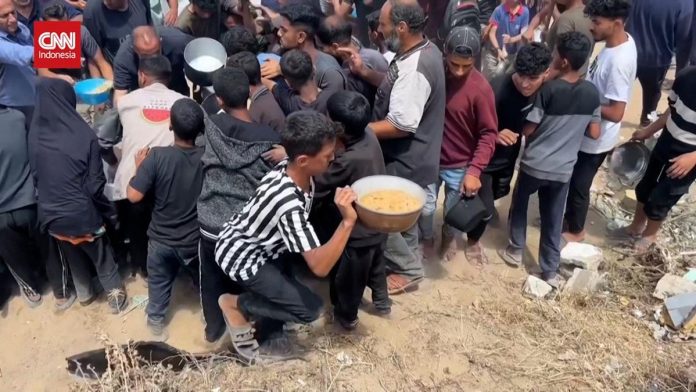 VIDEO: Pemandangan Pilu Warga Gaza Berebut Sup saat Kelaparan