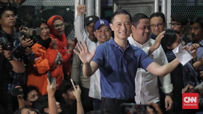 FOTO: Momen Tom Lembong Resmi Bebas usai Dapat Abolisi dari Prabowo
