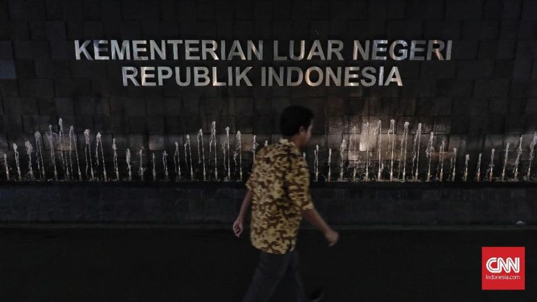 WNI Ditangkap Kepergok Buka 'Warung' & Jual Rokok Ilegal di Apartemen