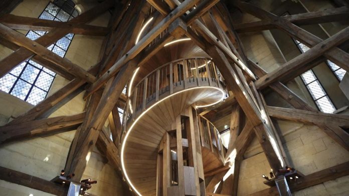 FOTO: Menara Notre-Dame Paris Dibuka Kembali untuk Publik