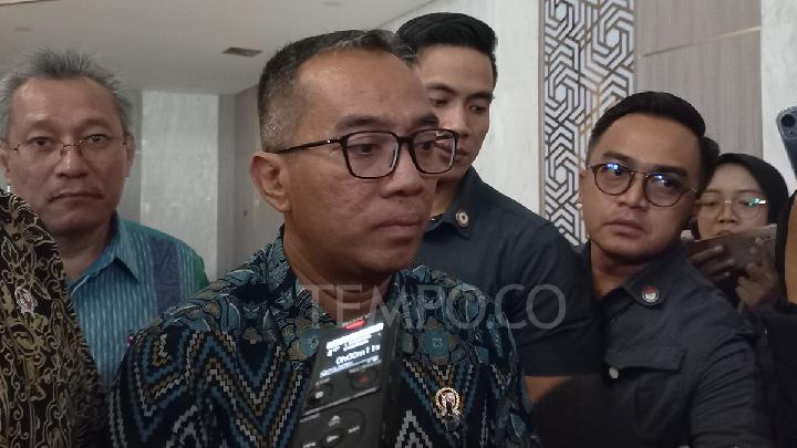 Mendiktisaintek: Penembakan Gas Air Mata di Unisba adalah Serangan terhadap Kampus Mendiktisaintek: Penembakan Gas Air Mata di Unisba adalah Serangan terhadap Kampus