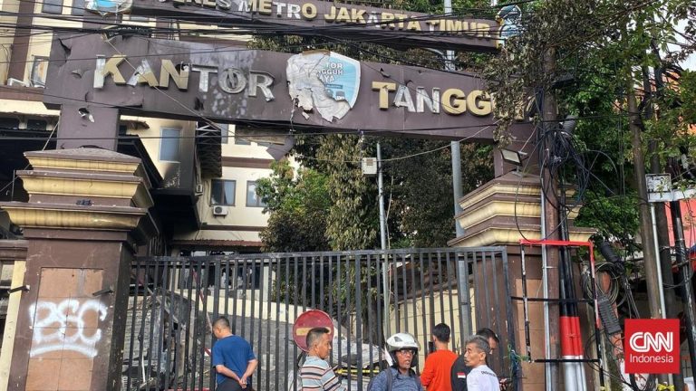 Polisi Tetapkan Seorang Tersangka Penyerangan Polres Jaktim Polisi Tetapkan Seorang Tersangka Penyerangan Polres Jaktim