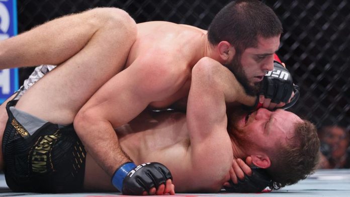 Islam Makhachev Singgung Trump usai Hajar Della Maddalena di UFC 322