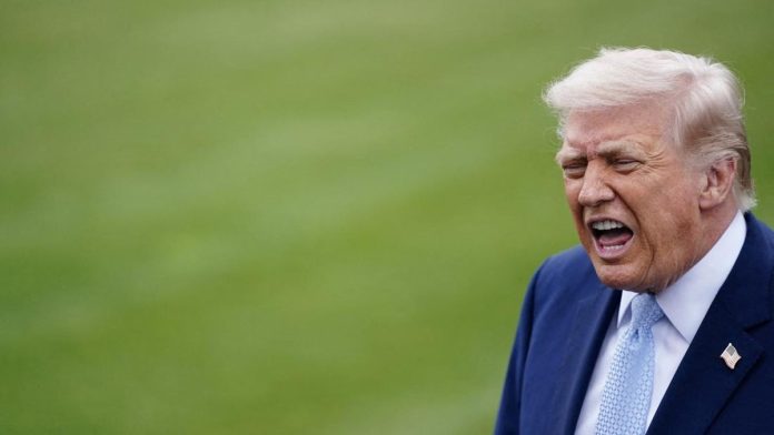 Trump Ngamuk Depan Kamera Imbas Manifesto Pelaku: Saya Bukan Pedofil!