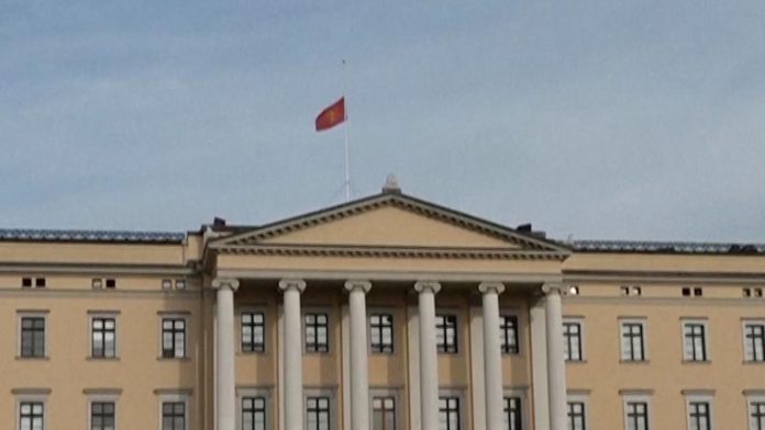 Raja Norwegia Harald Wafat, Istana Oslo Pasang Bendera Setengah Tiang