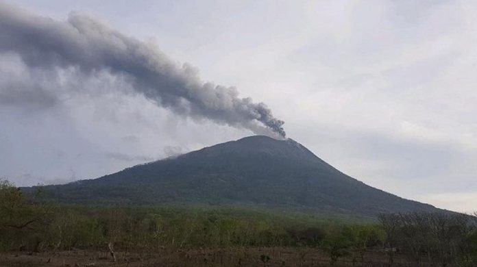Gunung Ili Lewotolok Meletus Dua Kali, Kolom Abu Capai 700 Meter