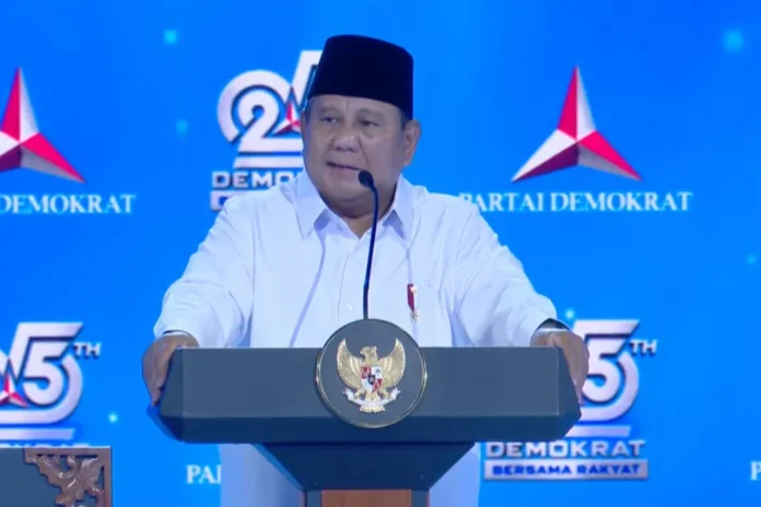 Kelakar Prabowo Akui Kerap Diingatkan Staf agar Tak Keluar Teks Pidato