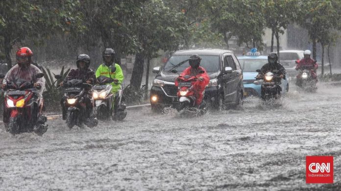 Jalan Mayor Oking Cibinong bak Sungai Saat Banjir, Banyak Motor Mogok