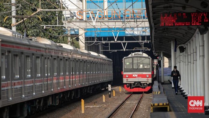 KRL Tabrak Mobil di Dekat Stasiun Jatake, Perjalanan Terganggu